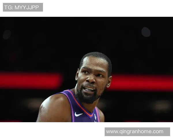 杜兰特赛场深情一幕感动全场 回望他为梦想拼搏的无悔时刻 杜兰特赛场深情一幕感动全场 回望他为梦想拼搏的无悔时刻