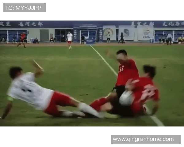 中国小学生足球赛决赛气氛热烈 场面堪比职业联赛吸引全场目光